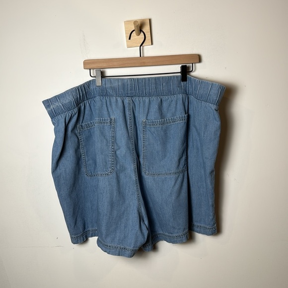 Torrid Women’s Plus Shorts 3.5 Inch Pull-On Lightweight Denim High-Rise Short 4 - Picture 5 of 10